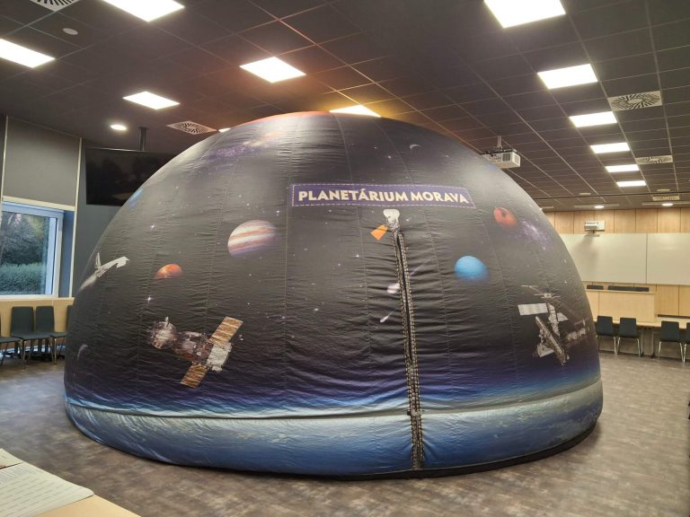 Návštěva mobilního planetária