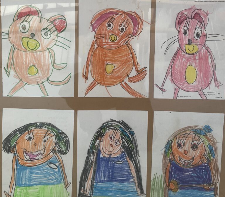 Výstava ve vestibulu školy