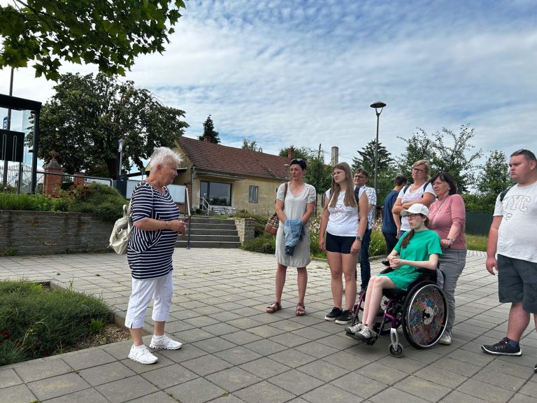 Historická exkurze na mařatickém hřbitově